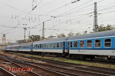 08.10.2019 - Hradec Králové, hl.n.: souprava Ex 10041 Hradec Králové hl.n. – Graz Ostbf–Messe opouští výchozí stanici © PhDr. Zbyněk Zlinský