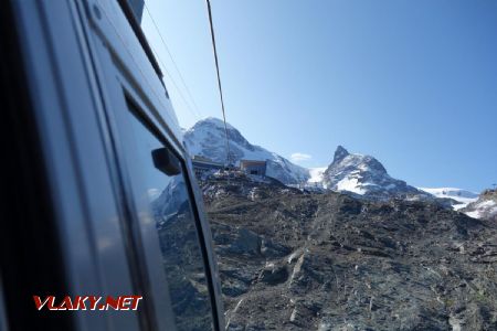 Pred nami je prestupná stanica Trockener Steg, vpravo Klein Matterhorn 11.9.2019 © Juraj Földes