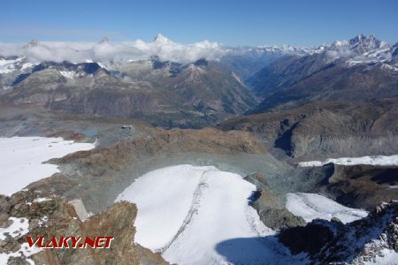 Klein Matterhorn, pohľad do údolia Matter Vispy, v pozadí sú bernské Alpy, 11.9.2019 © Juraj Földes