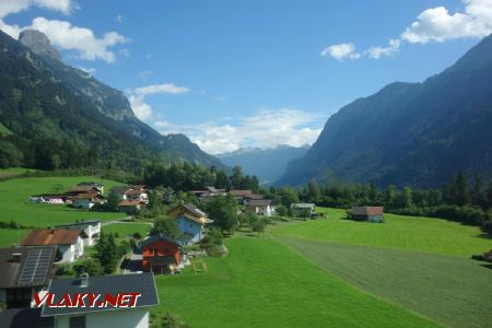 Feldkirch - Innsbruck, záber z vlaku na juh od trate Arlbergbahn, 12.9.2019 © Juraj Földes