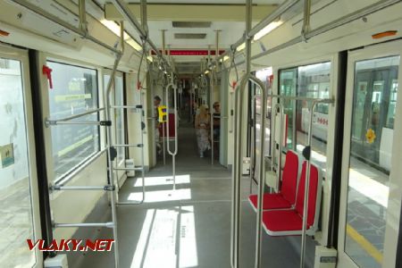 Interiér tramvaje  Škoda 06 T, 10.7.2019 © Jiří Mazal
