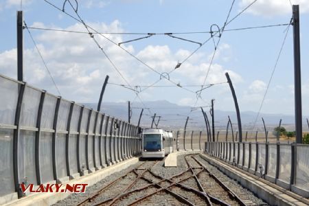 Cagliari, konečná Policlinico s tramvají Škoda 06 T, 10.7.2019 © Jiří Mazal