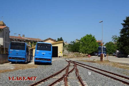 Isili, část nádraží již slouží autobusům, 11.7.2019 © Jiří Mazal