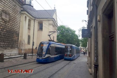 Krakov: Setkání Krakowiaka od Pesy a NGT6 od Bombardieru © Tomáš Kraus, 6.5.2019