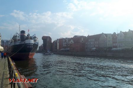 Gdaňsk: Muzejní loď Soldek a historický jeřáb v pozadí © Tomáš Kraus, 10.5.2019