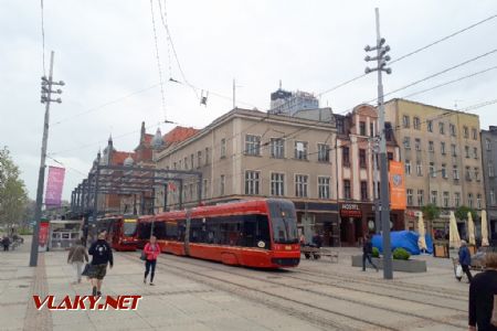 Katovice: Tramvaje Moderus Beta a Pesa Twist na hlavním náměstí © Tomáš Kraus, 21.5.2019