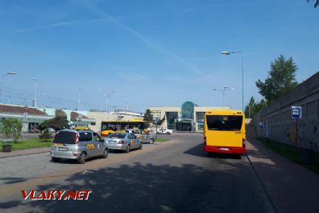 Lodž: Stanoviště autobusů MHD před stanicí Kaliska © Tomáš Kraus, 25.5.2019