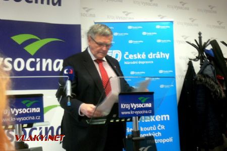 22.11.2019 - Jihlava, krajský úřad: hejtman Kraje Vysočina MUDr. Jiří Běhounek zahajuje tiskovou konferenci © Luděk Šimek