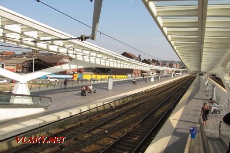 23.08.2018 – Liège Guillemins: oblouk střechy plynule přechází v zastřešení nástupišť © Dominik Havel