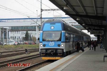 6.12.2019 - Ostrava hl.n.: Regionální vlak ČD z Ostravy-Svinova do Mostů u Jablunkova však ne © Karel Furiš