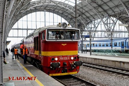 18.12.2019 - Praha hl.n.: opožděný zvláštní R 11792 MBM rail s.r.o. do Železné Rudy-Alžbětína © Jiří Řechka