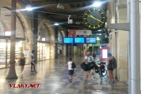 Nîmes: Interiér železniční stanice © Tomáš Kraus, 24.7.2019
