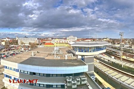 Panoramatický pohľad na staničnú budovu; 08.03.2019 © Marko