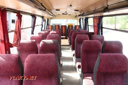05.07.2019 – Stísněný interiér autobusu typu Autosan A0909L Smyk z roku 2001 © Dominik Havel