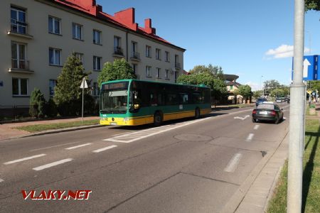 05.07.2019 – Suwałki: autobus typu MB Connecto z roku 2010 projíždí na lince 19 ulicí Teofila Noniewicza © Dominik Havel