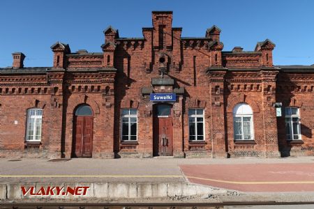 05.07.2019 – Suwałki: původní výpravní budova nádraží z roku 1896 ze strany kolejiště © Dominik Havel