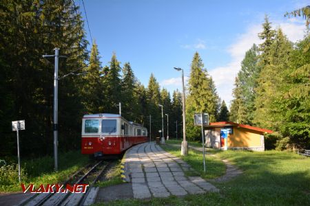 405.952 na zastávke Tatranský Lieskovec v smere zo Štrbského Plesa, 3.7.2020