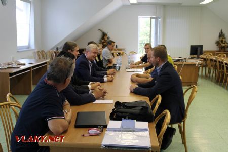 27.8.2020 - Loukov, Čepro - zasedací místnost: představitelé Čepra a CZ LOKO © Karel Furiš