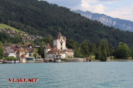 14.7.2020, hrady, kaštiele, kostoly a vily na brehu Thunersee © Alexandra Michelčíková