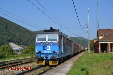 Milochov zast., 363.518 na závese nákl. vlaku smer Žilina, 16.9.2020 © Marek Ondrejka