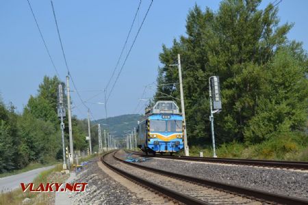 Považská Bystrica, pravé poludnie, trolejári kontrolujú trať ďalej do Púchova, 16.9.2020 © Marek Ondrejka