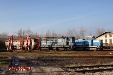 Na lúčoch pri točni odstavené 751.207, 742.540 a 736.001. Trenčianska Teplá, 21.1.2020 © S.Langhoffer