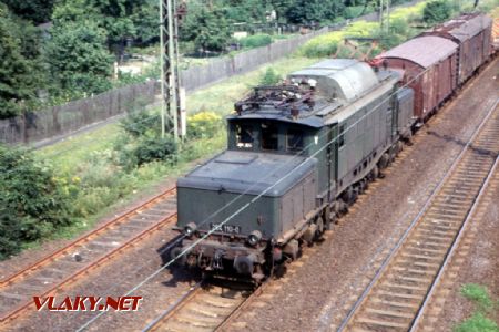 Engelsdorf DR 254.110 s nákladním vlakem do Wahrenu, 9.8.1986: © Pavel Stejskal