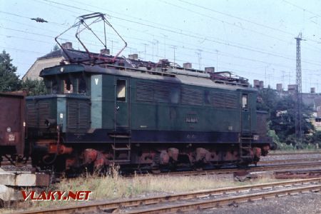 L-Wahren, nákladní vlak s lokomotivou DR 244.048, 9.8.1986: © Pavel Stejskal