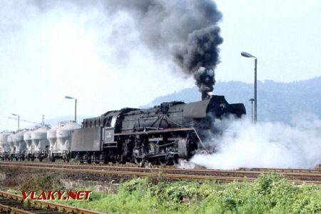 Göschwitz, DR 41.1273 zabírá na odjezdu ze stanice, 10.8.1986: © Pavel Stejskal