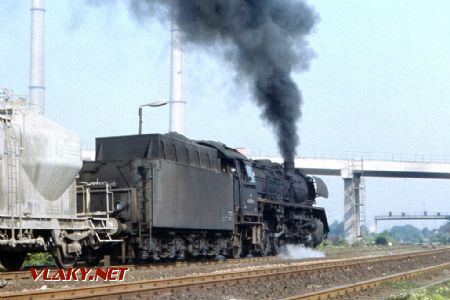 Göschwitz, DR 41.1273 zabírá na odjezdu ze stanice, 10.8.1986: © Pavel Stejskal