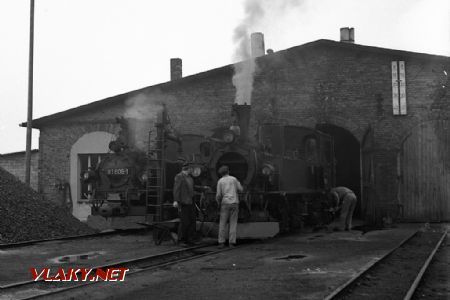 Mügeln DR 99.1608 a 1566 v depu, 12.8.1986: © Pavel Stejskal