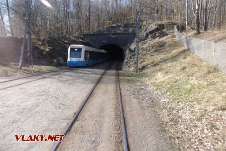 Göteborg: severní vjezd do 2 km dlouhého tunelu Hammarkulletunneln u tramvajové zastávky Storås, 16.04.2021 © Jan Přikryl