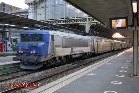 Lille Flandres: Nez Cassé řady BB 22200 na zádi soupravy VR2N, 23. 8. 2021 © Libor Peltan