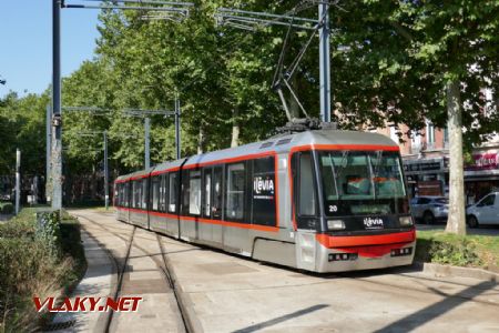 Roubaix: tramvaj opouští konečnou a vrací se do Lille, 24. 8. 2021 © Libor Peltan