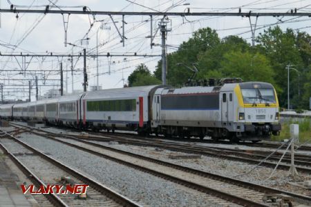 Kortrijk: Vectron v čele soupravy vozů I11, 24. 8. 2021 © Libor Peltan