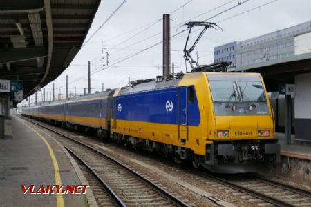 Bruxelles-Midi: nizozemská souprava Intercity Direct s Traxxy na obou koncích, 26. 8. 2021 © Libor Peltan