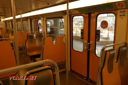 Brusel: interiér staré soupravy metra, 27. 8. 2021 © Libor Peltan