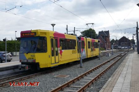 Charleroi: nádražíčko metra na konečné Gosselies, v pozadí nádražní budova, 28. 8. 2021 © Libor Peltan