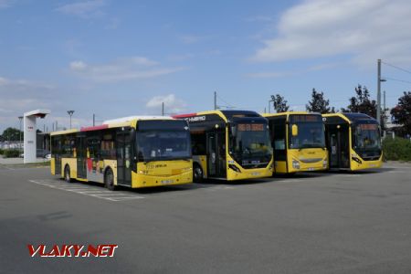 Charleroi: flotila autobusů TEC u terminálu Jumet, v popředí Citea CLF120, 28. 8. 2021 © Libor Peltan