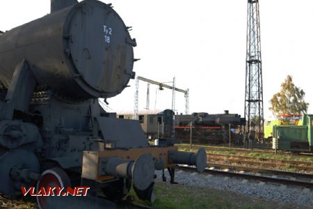 Setkání lokomotiv stejné konstrukce, PKP Ty2-18, v pozadí 555.0153, Jaworzyna Ślaska, dne 30.10.2021. foto: Ivo Kočí.