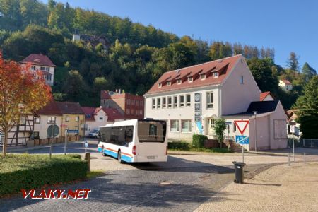 Ruhla: Autobus směr Eisenach v centru městečka © Tomáš Kraus, 9.10.2021