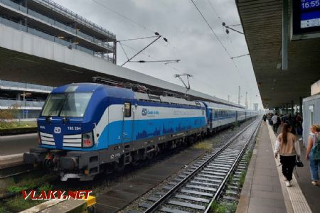 Hamburg-Altona, EC176 s Vectronem v čele právě dorazil do Hamburku, 12.8.2023 © Tomáš Kraus