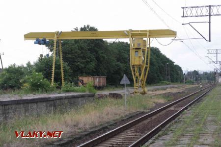 Portálová jeřáb na překladišti, 15.6.2016, © Jan Kubeš