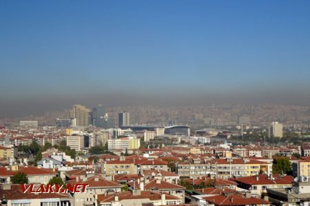 Ankara, zhruba uprostřed budova nového nádraží, 24.10.2022 © Jiří Mazal