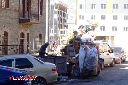 Erzurum, třídění odpadu za pomocí oslíka, 29.10.2022 © Jiří Mazal