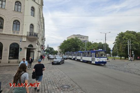 Riga, tramvaje T6B5 před národní operou, 4.7.2024, Tomáš Kraus