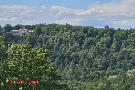 Sigulda, pohled na zámek Krimulda, vpravo patrná lanovka, 5.7.2024, Tomáš Kraus