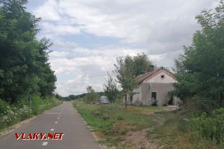 Pravdepodobne budova bývalej zastávky Husiná, © Jaro Vybo, 25.7.2024