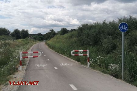 Spomaľovacie prvky pre cyklistov v mieste priecestí, © Jaro Vybo, 25.7.2024