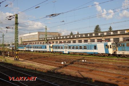 Miskolc: rozpojené jednotky řady 414 v depu, 26. 7. 2024 © Libor Peltan